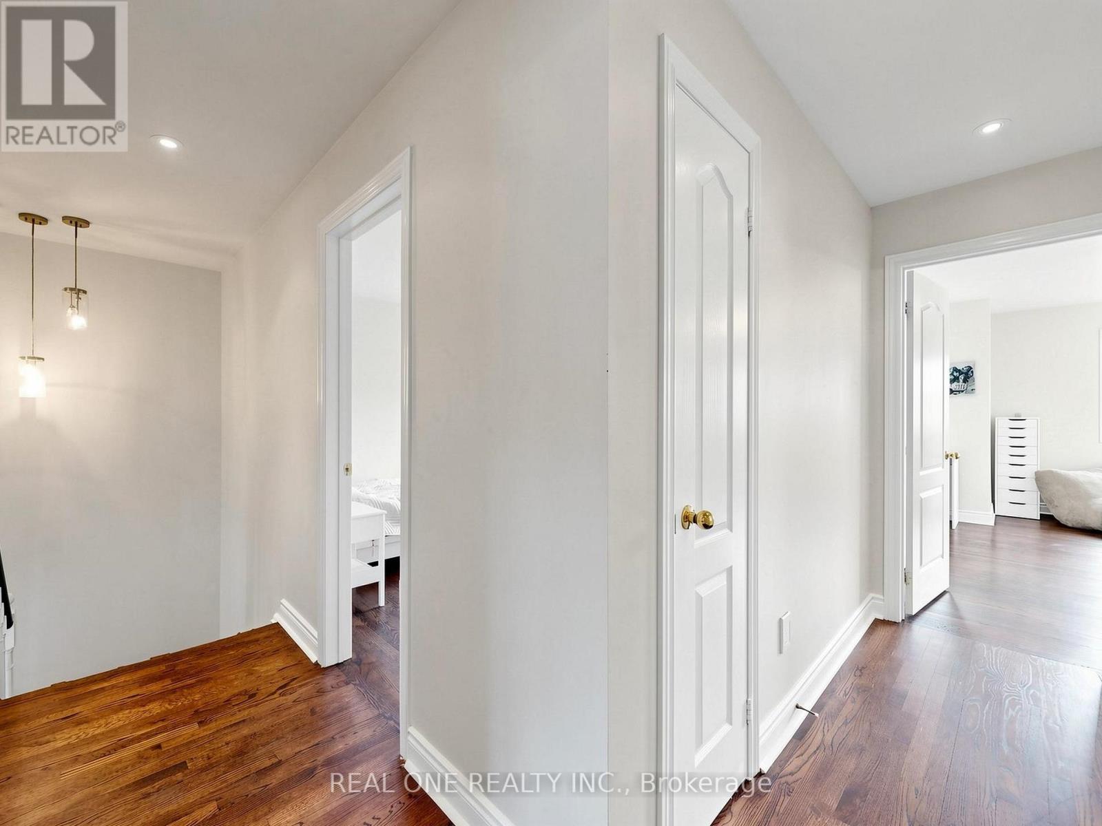 37 TRISH DRIVE - 26