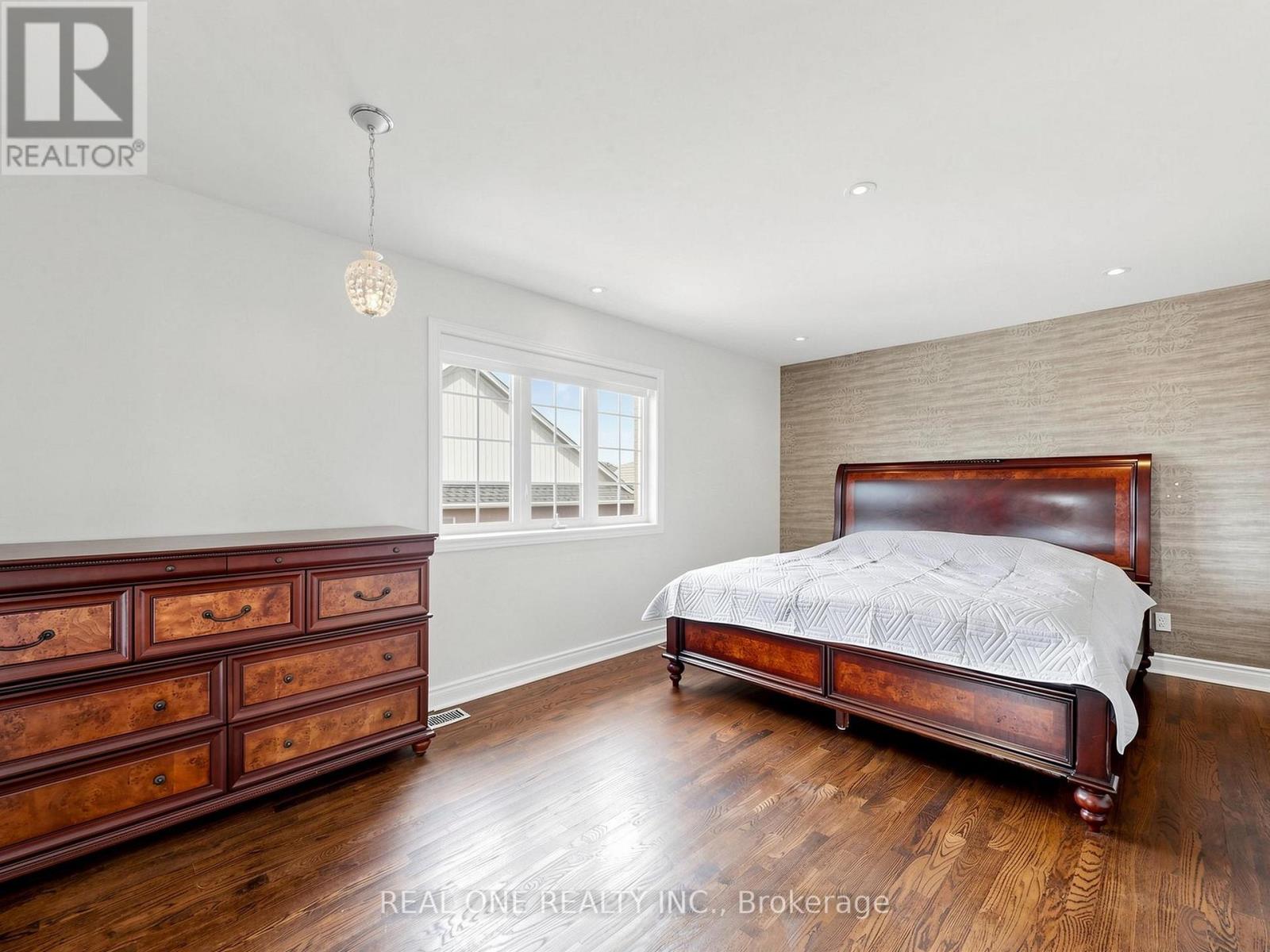37 TRISH DRIVE - 27