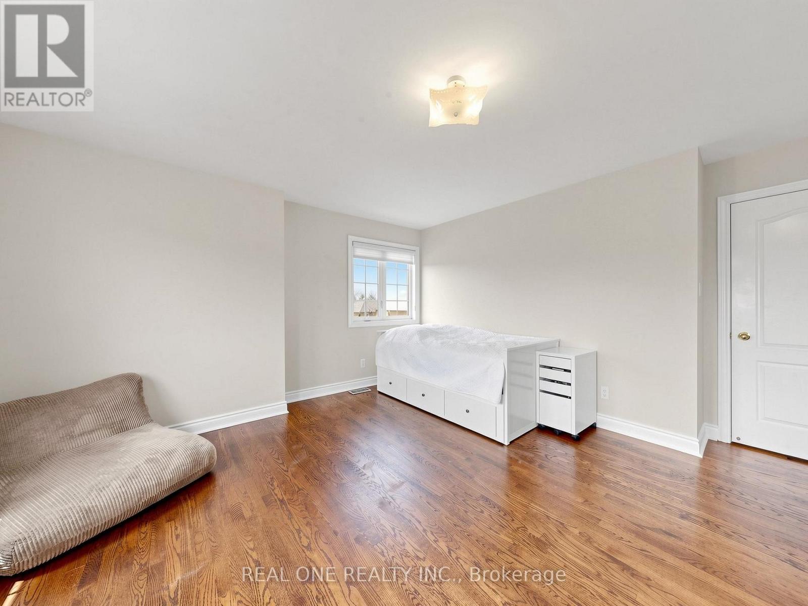 37 TRISH DRIVE - 33