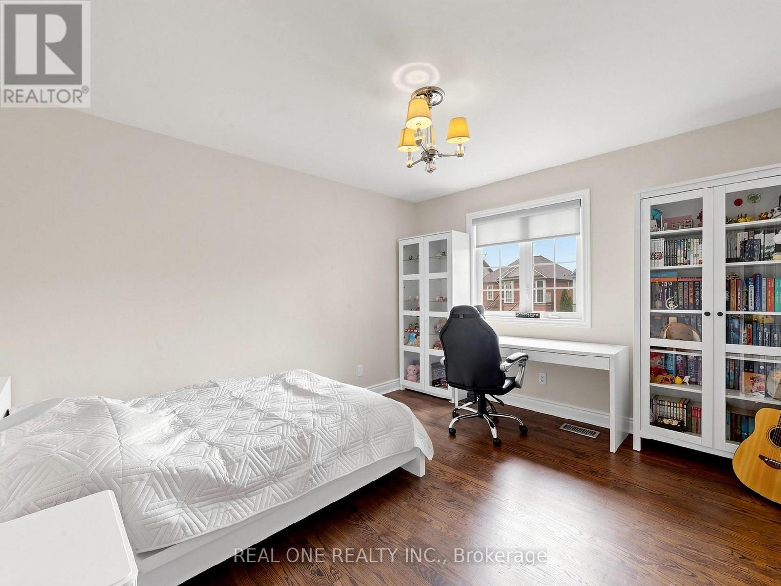 37 TRISH DRIVE - 34