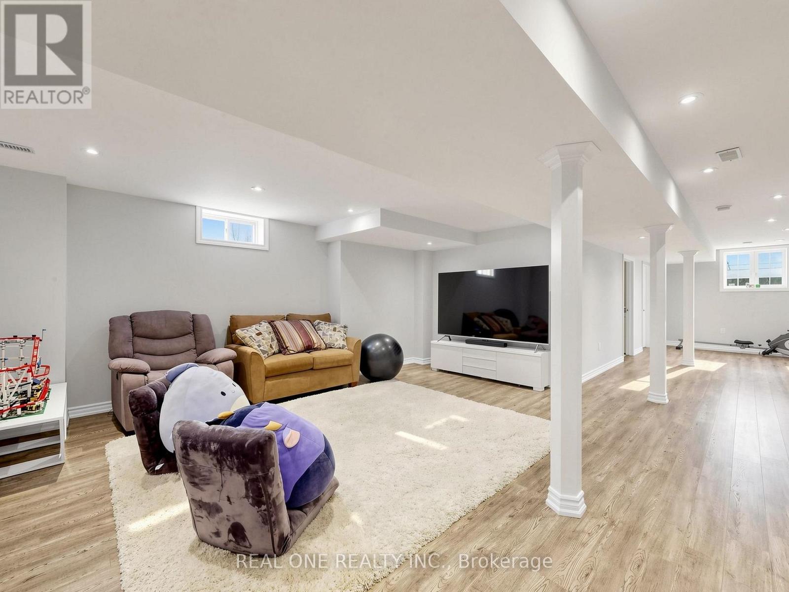 37 TRISH DRIVE - 38