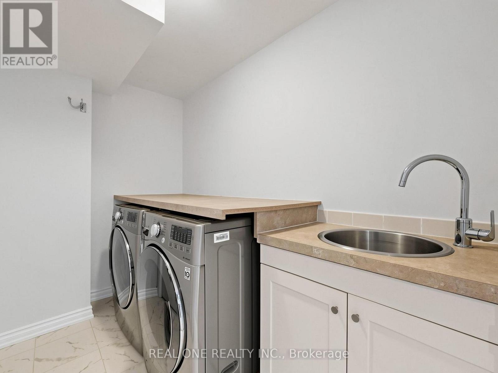 37 TRISH DRIVE - 43