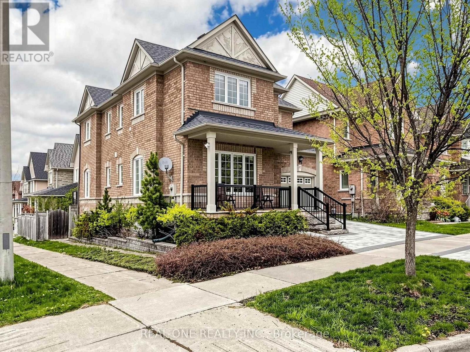 37 TRISH DRIVE - 44