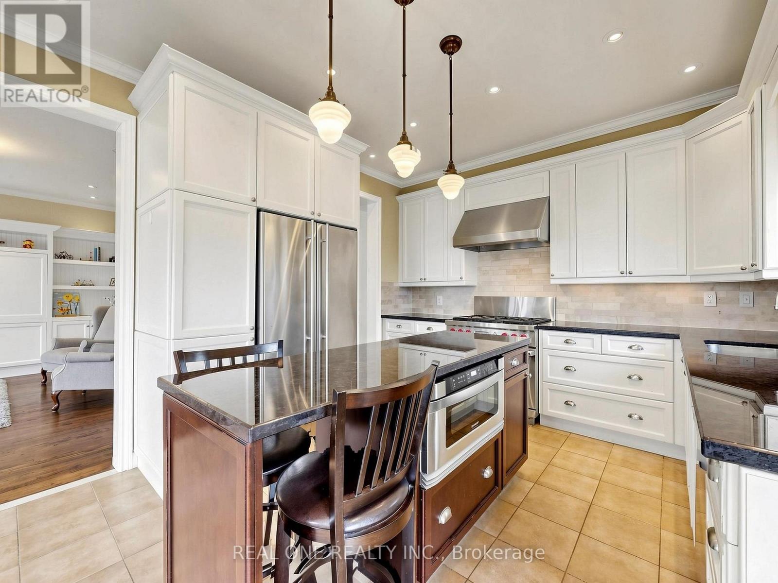 37 TRISH DRIVE - 8