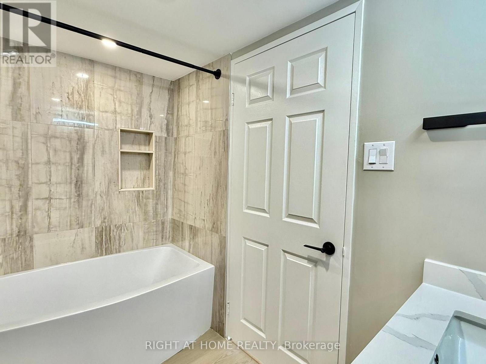 #402 1 CLARK AVENUE W - 28
