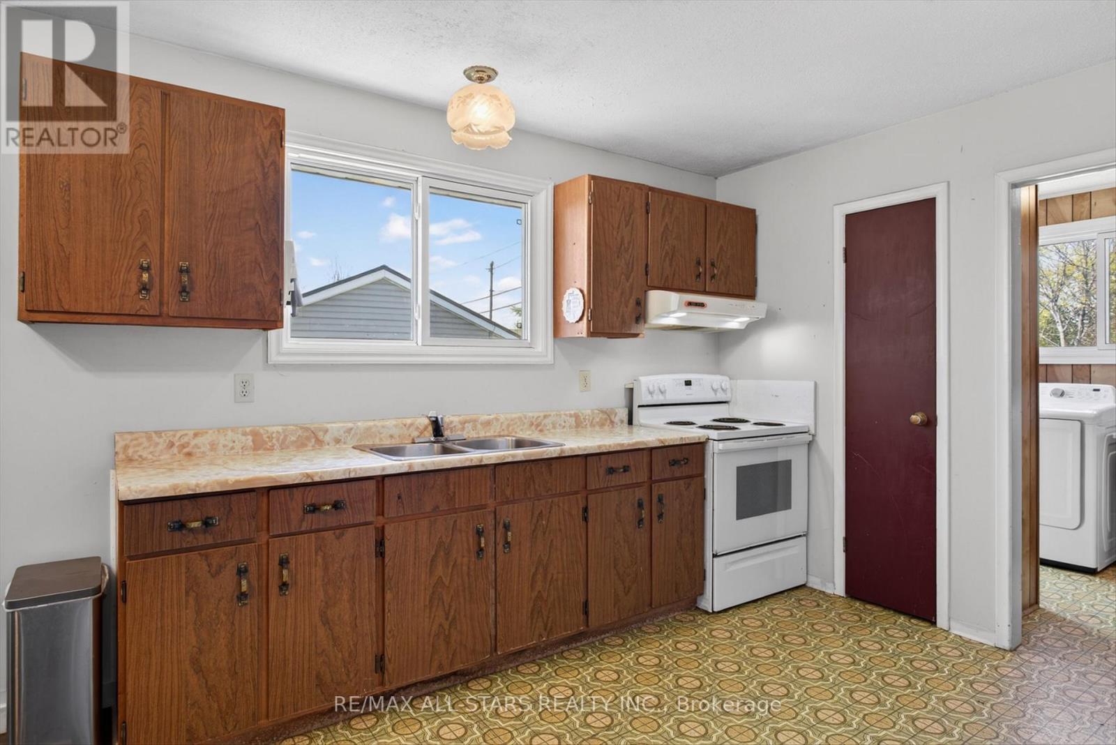 38 ELLIOT STREET - 13