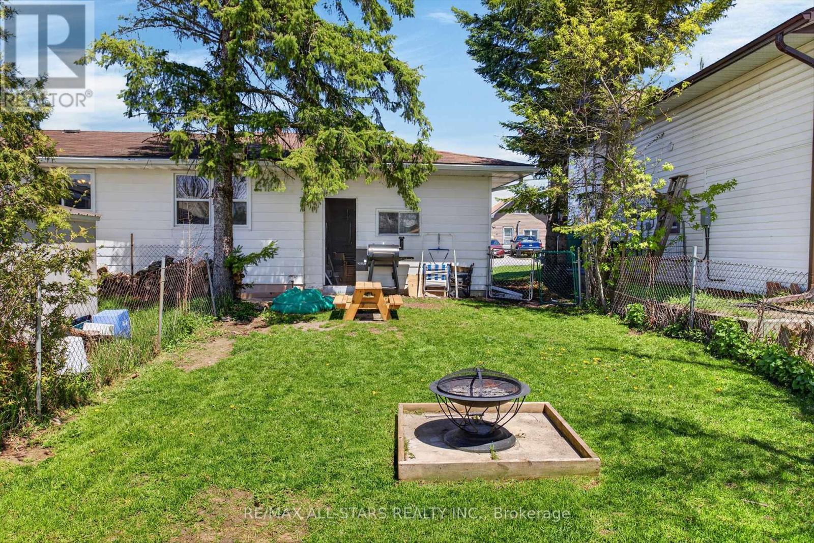 38 ELLIOT STREET - 28