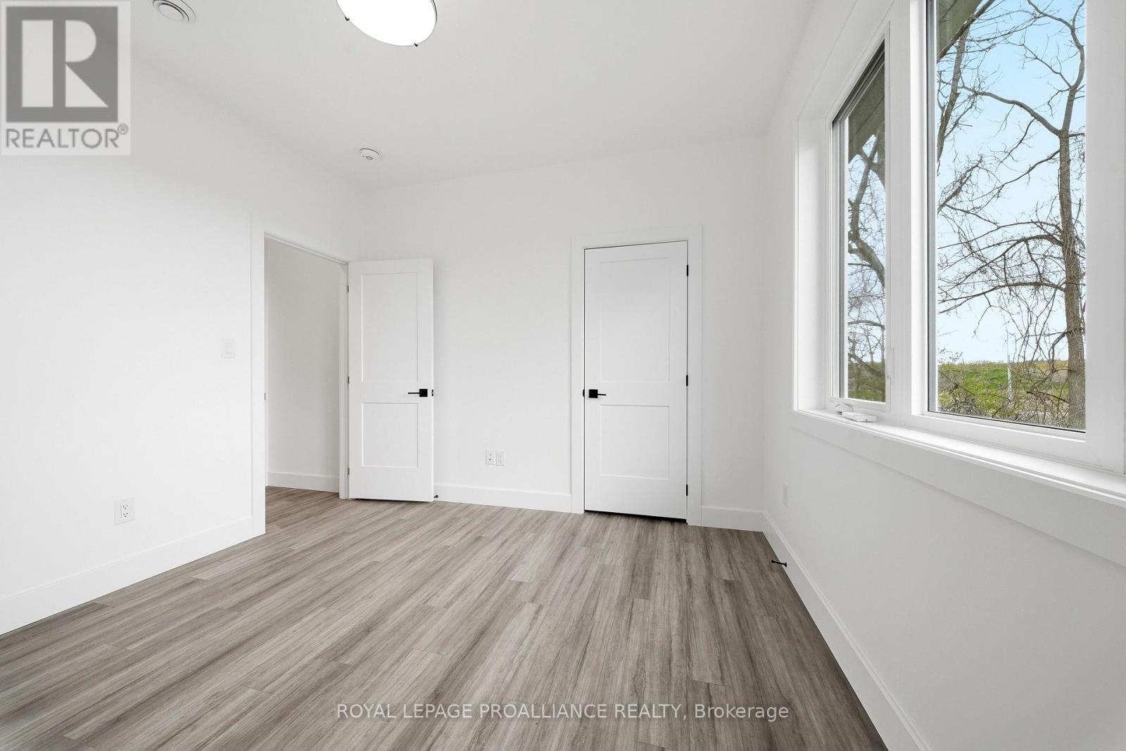 76 WINDSOR AVENUE - 35