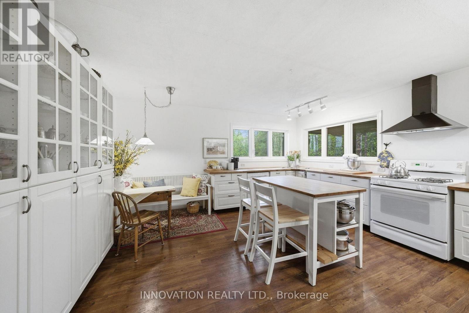 6922 FLEWELLYN ROAD - 10
