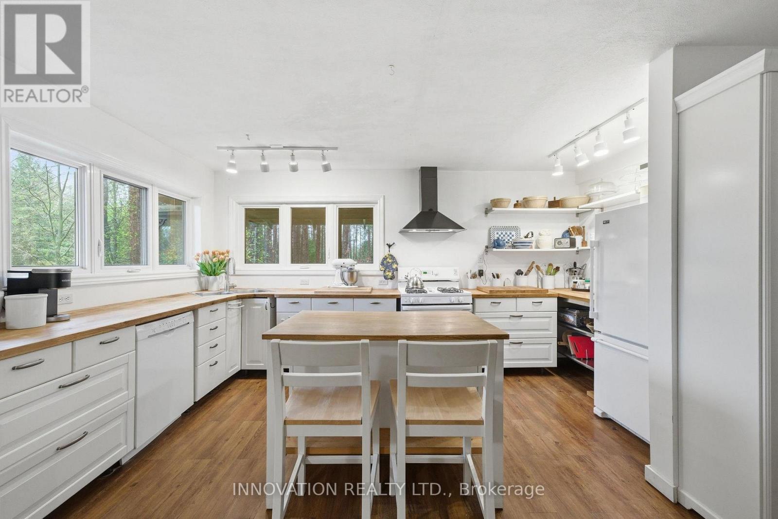 6922 FLEWELLYN ROAD - 11