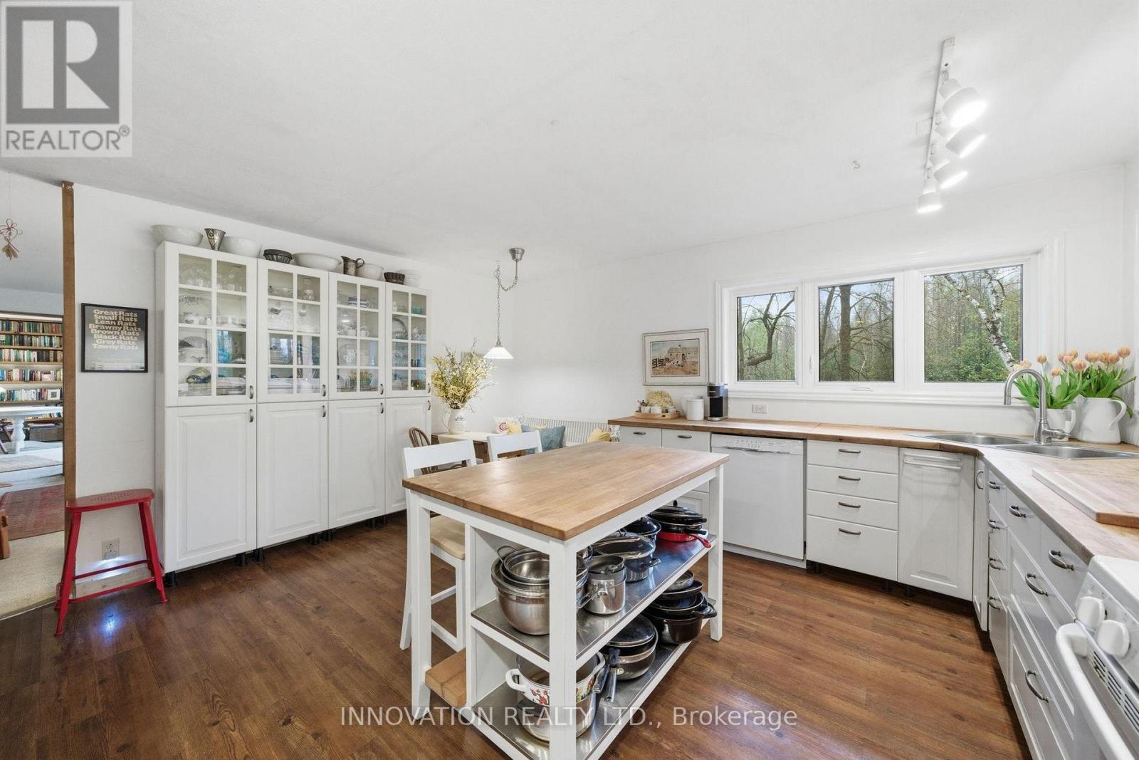 6922 FLEWELLYN ROAD - 12