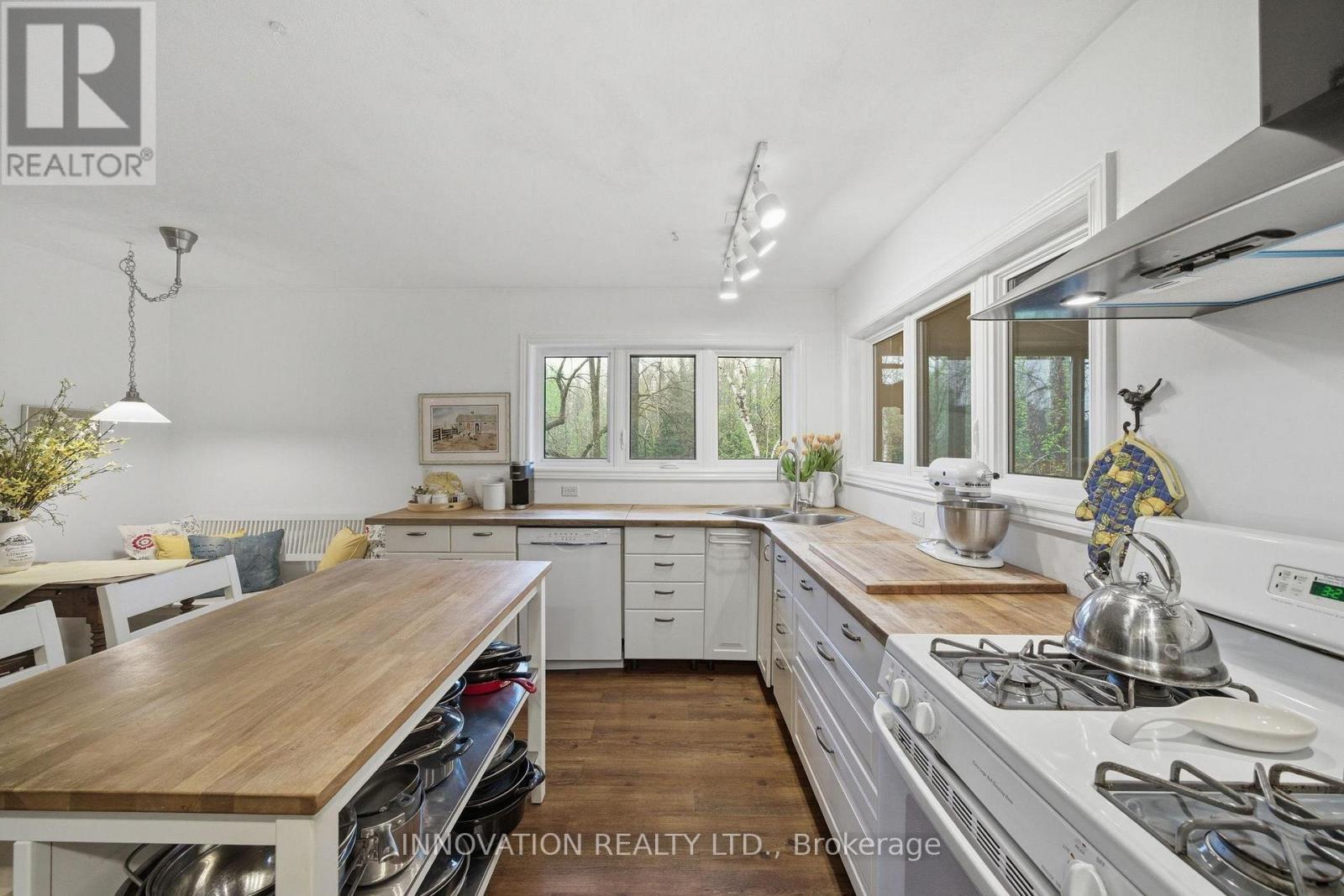 6922 FLEWELLYN ROAD - 13