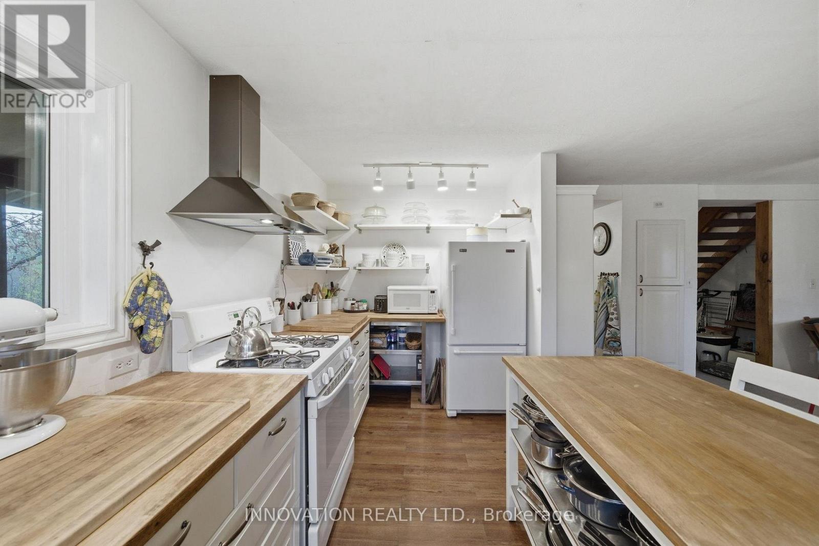 6922 FLEWELLYN ROAD - 14