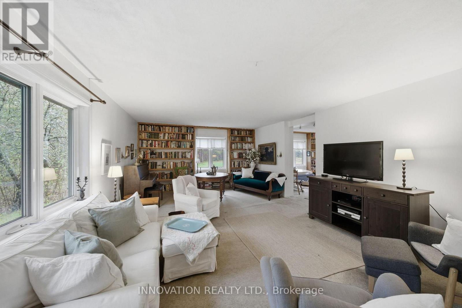 6922 FLEWELLYN ROAD - 22