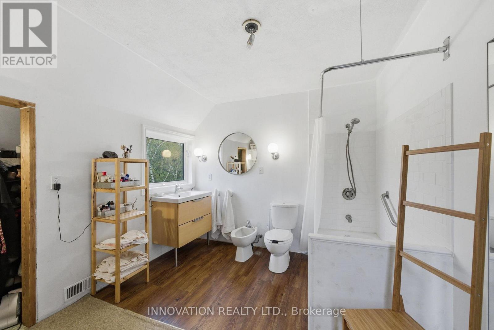 6922 FLEWELLYN ROAD - 30