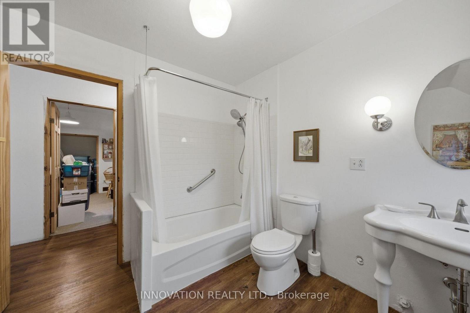 6922 FLEWELLYN ROAD - 32