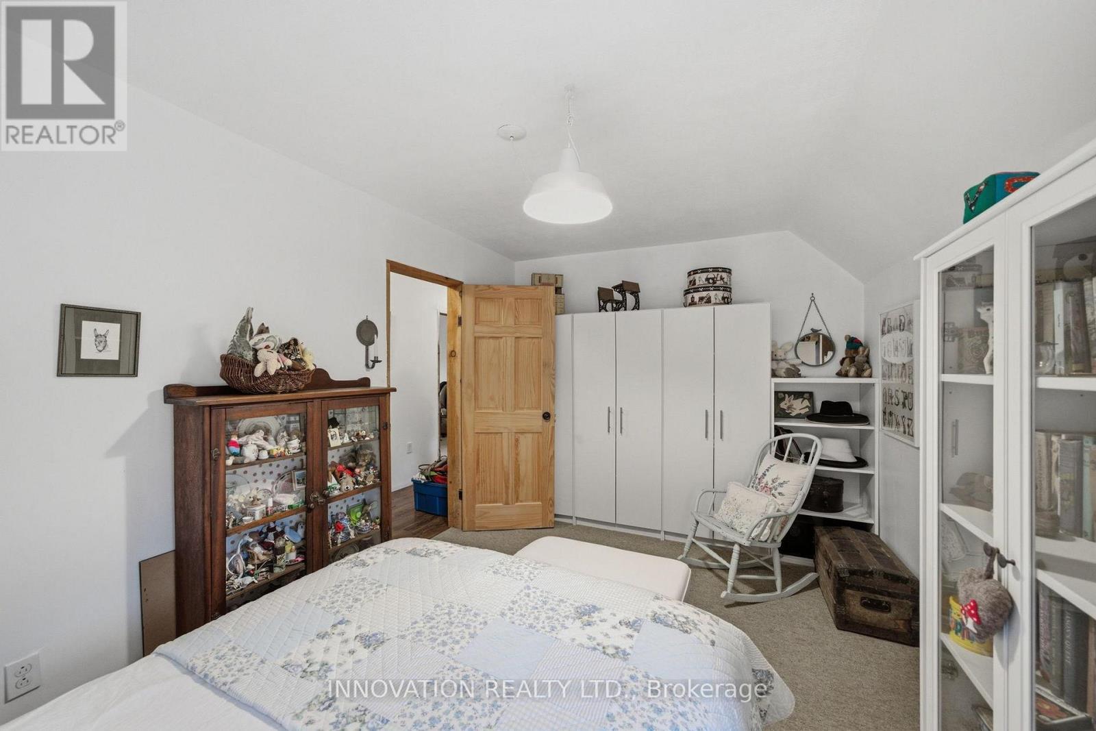 6922 FLEWELLYN ROAD - 35