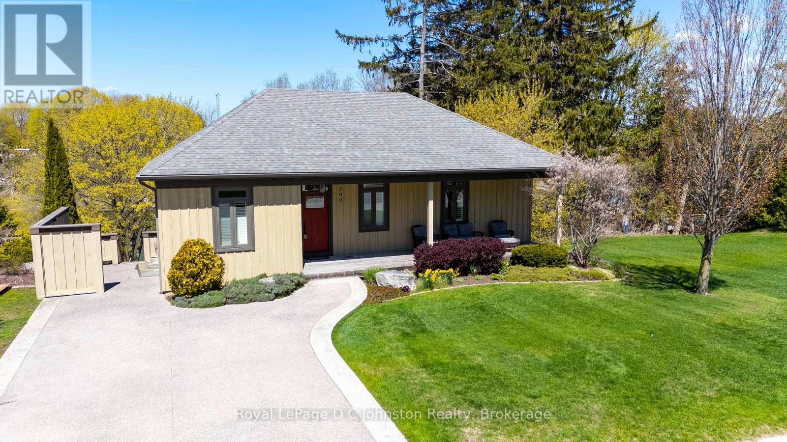 290 SAUGEEN STREET - 2