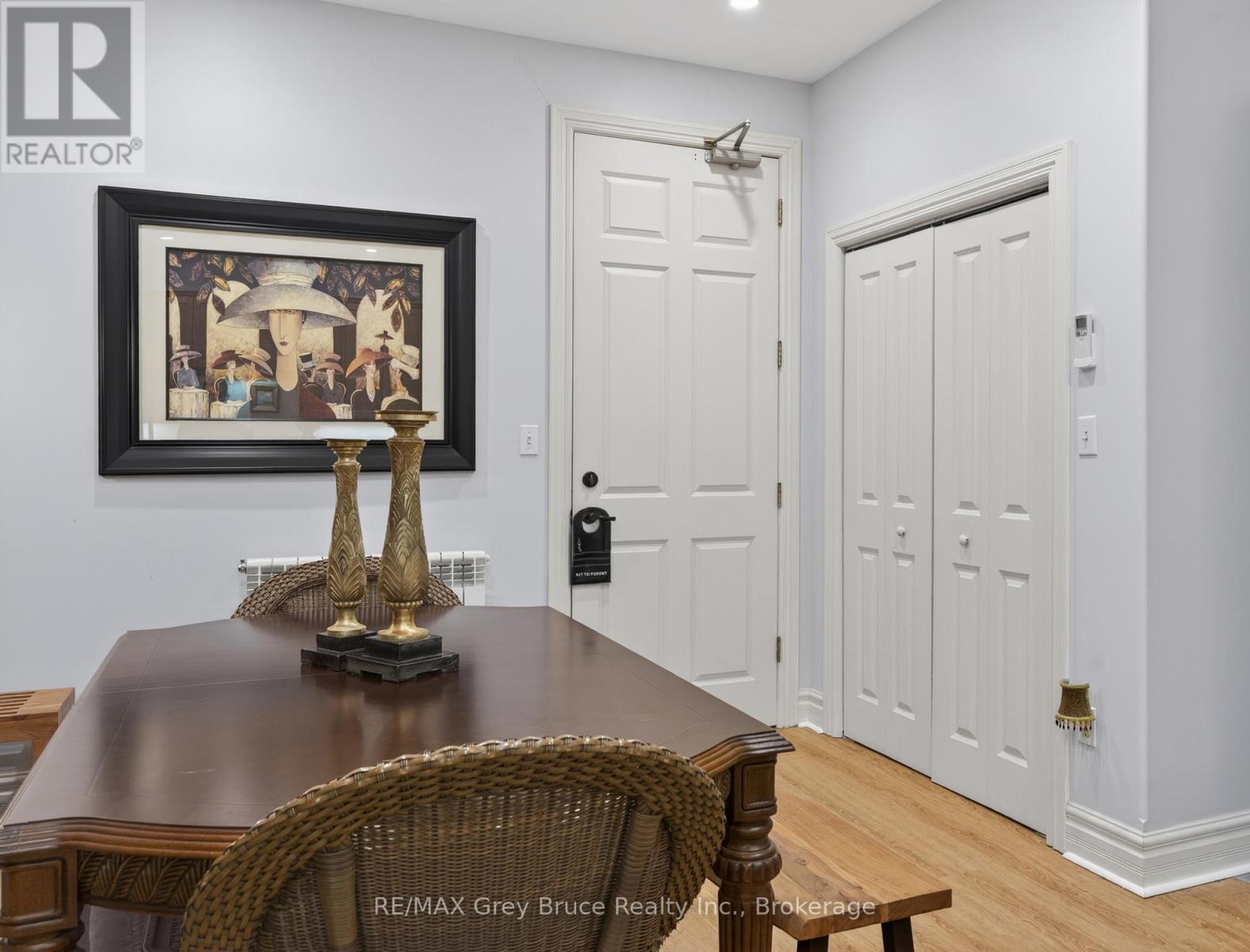 UNIT 6 - 355 PRINCESS STREET - 11
