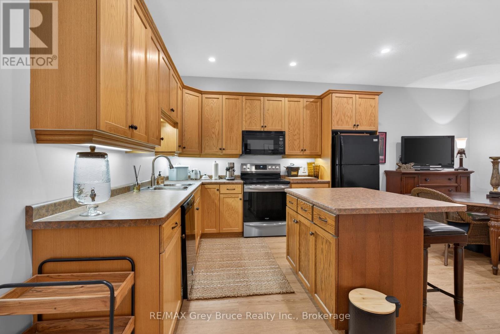 UNIT 6 - 355 PRINCESS STREET - 8