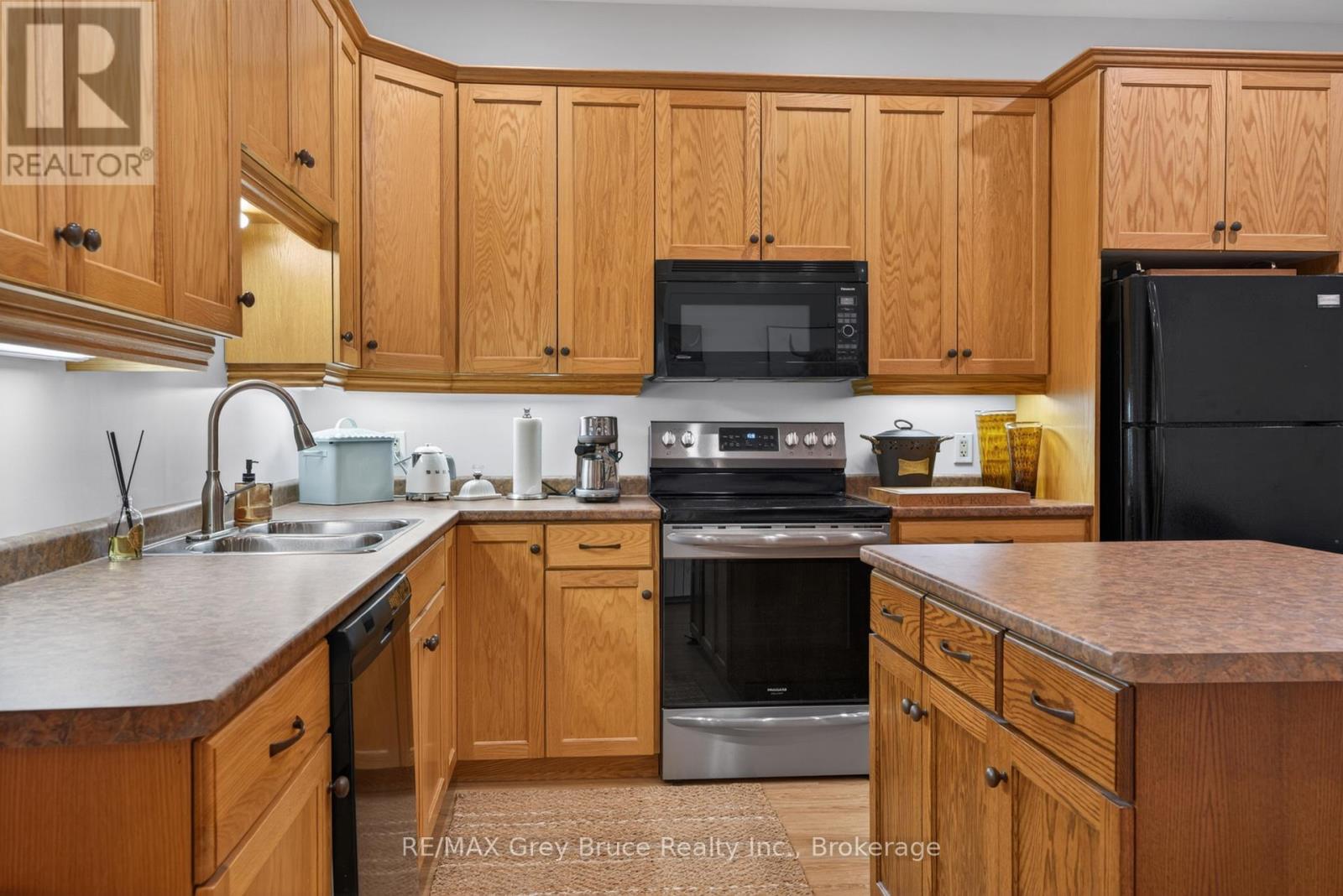 UNIT 6 - 355 PRINCESS STREET - 9