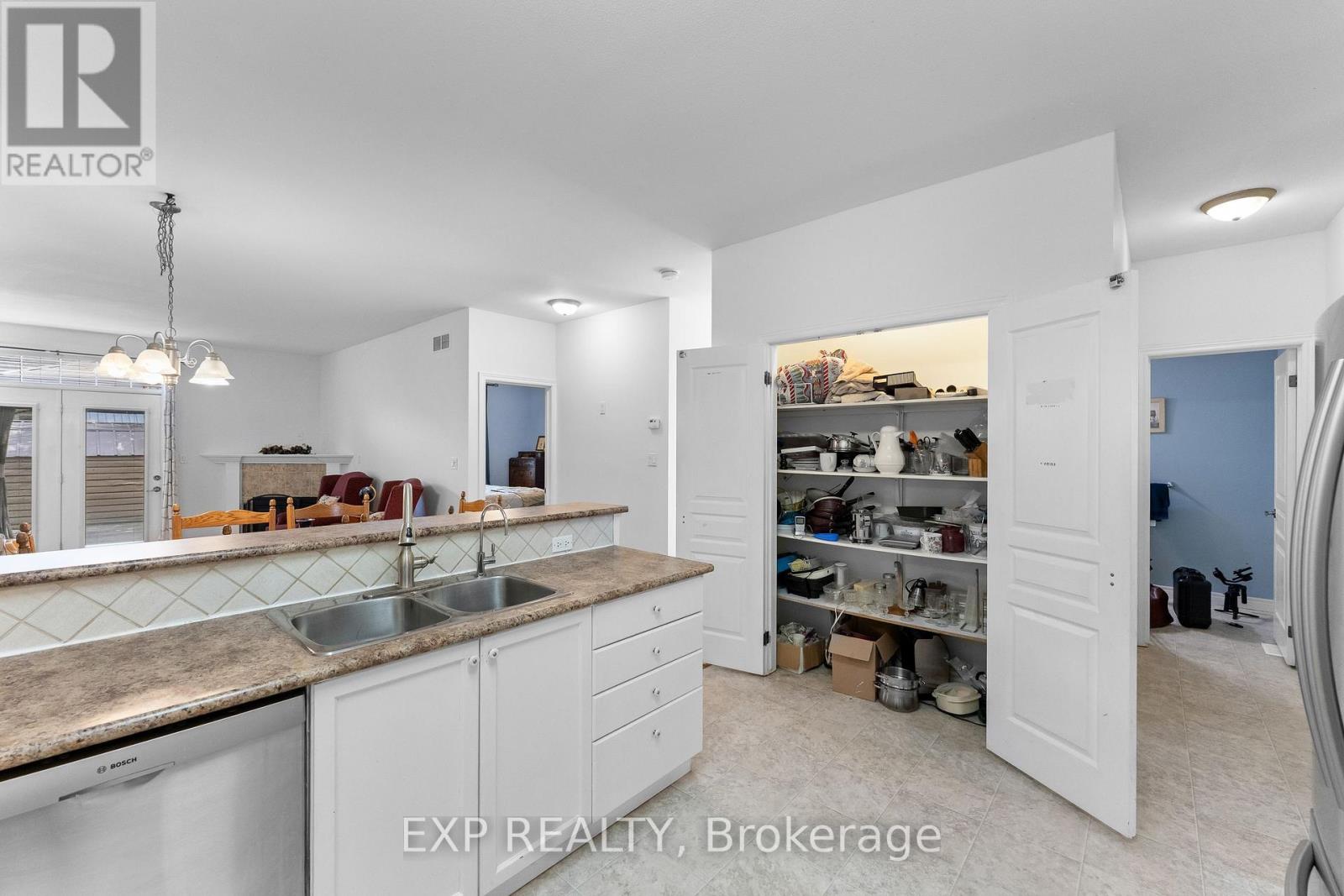 4324 BEVERLEY CRESCENT - 17