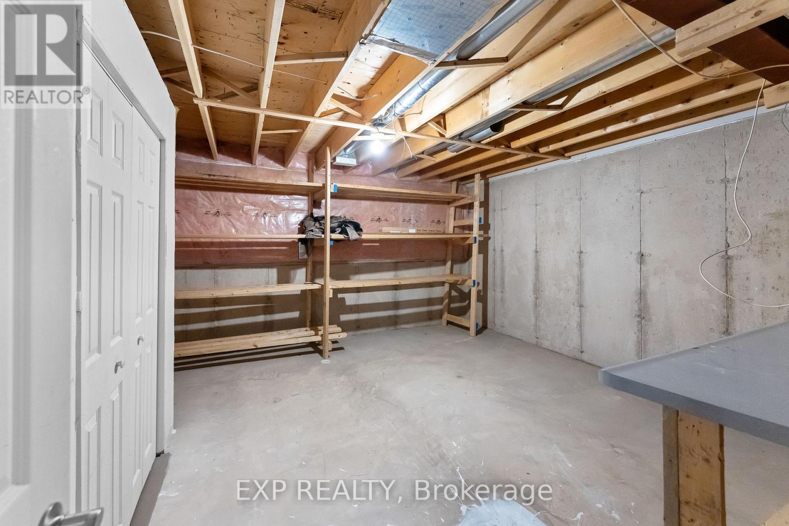 4324 BEVERLEY CRESCENT - 34