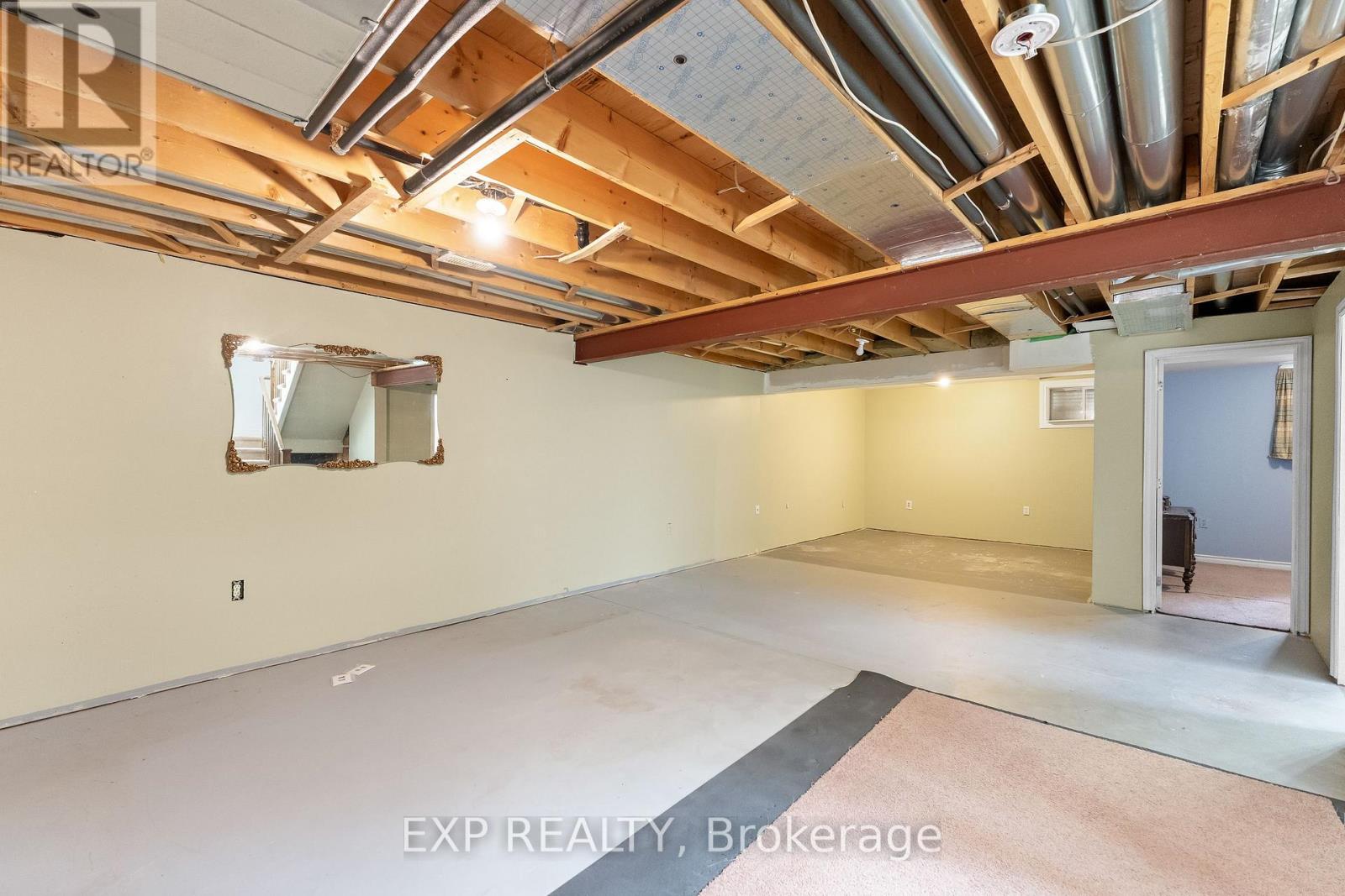 4324 BEVERLEY CRESCENT - 35