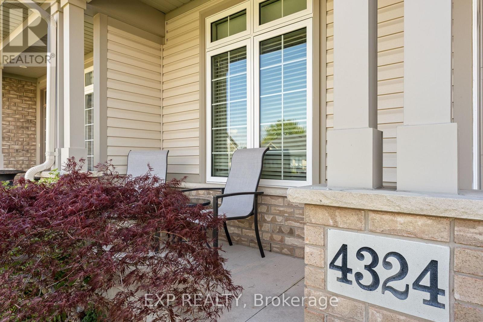 4324 BEVERLEY CRESCENT - 5