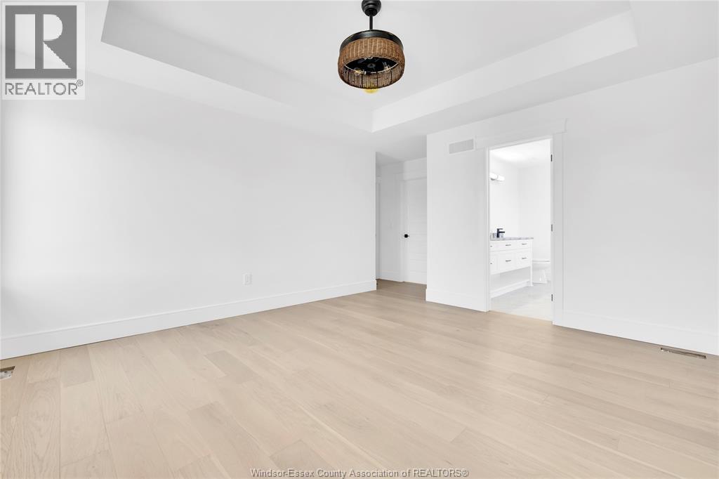 245 CHARLES - 23