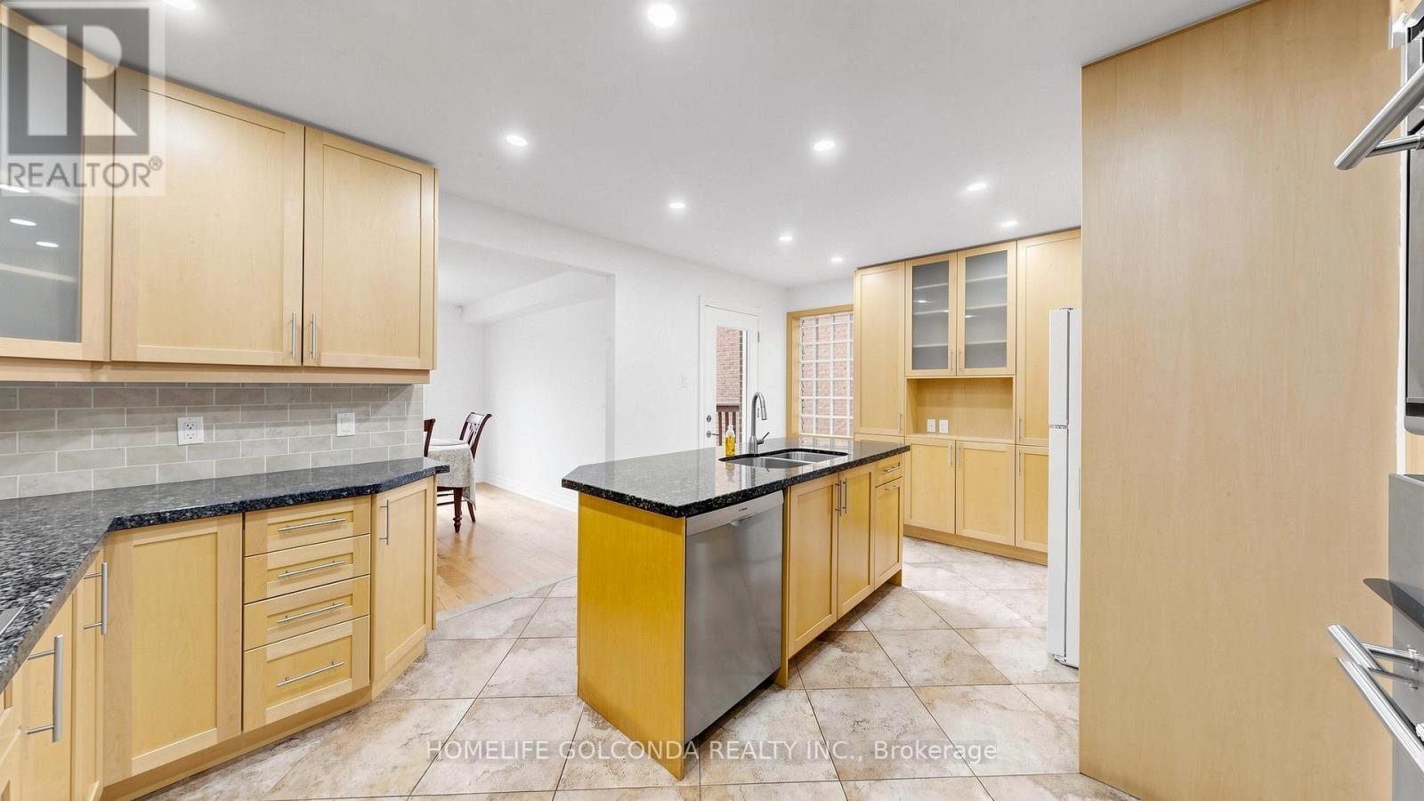 19 THORNBURY CIRCLE - 10