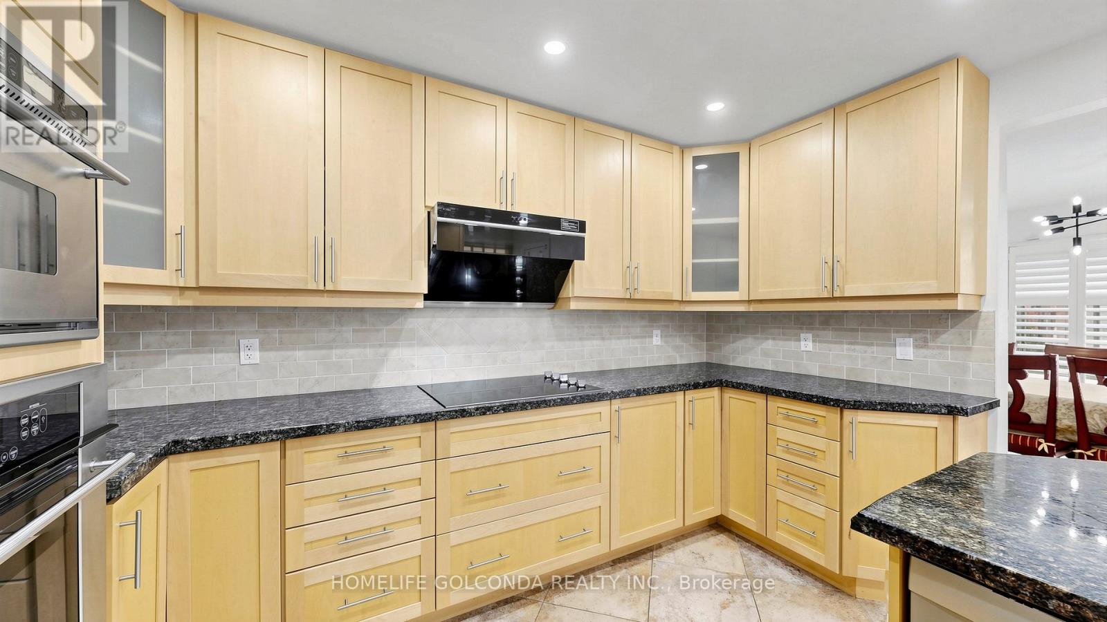 19 THORNBURY CIRCLE - 11