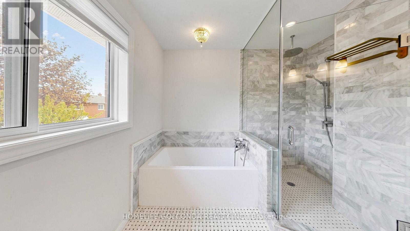 19 THORNBURY CIRCLE - 22