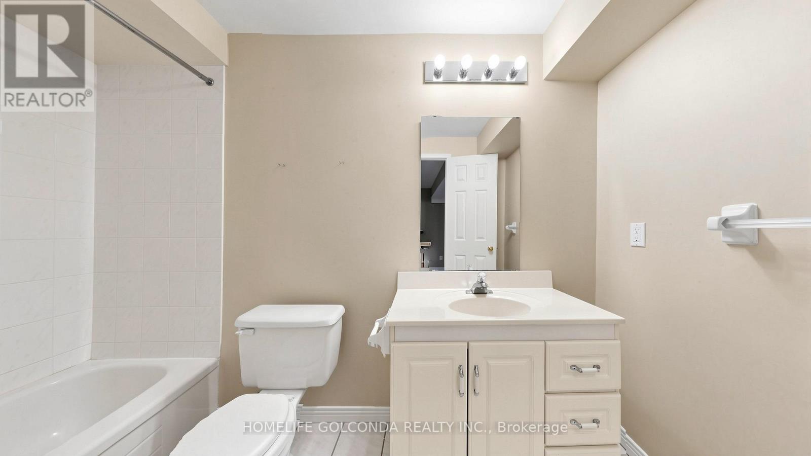 19 THORNBURY CIRCLE - 33