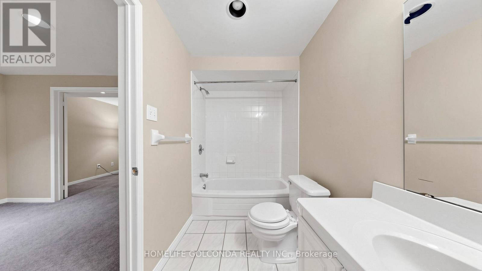 19 THORNBURY CIRCLE - 34