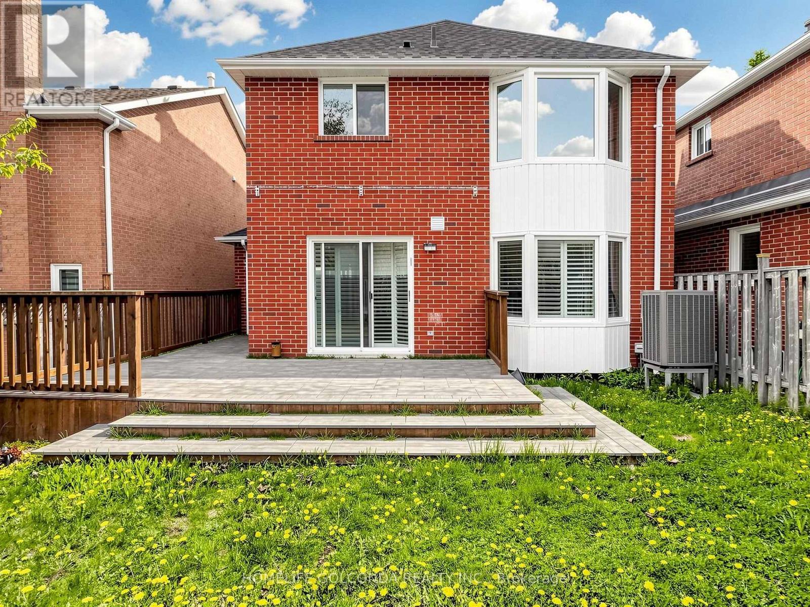 19 THORNBURY CIRCLE - 36
