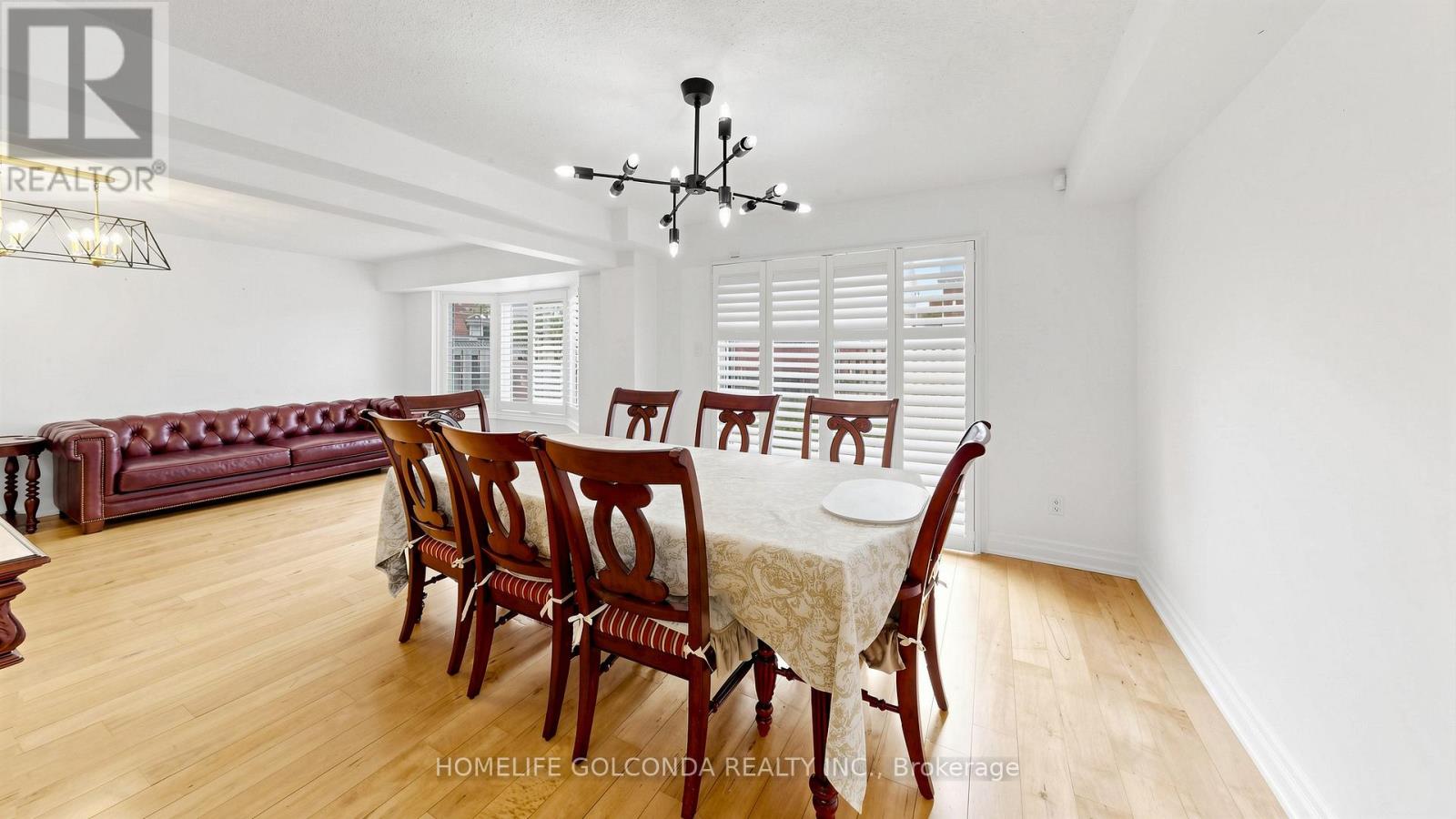 19 THORNBURY CIRCLE - 8