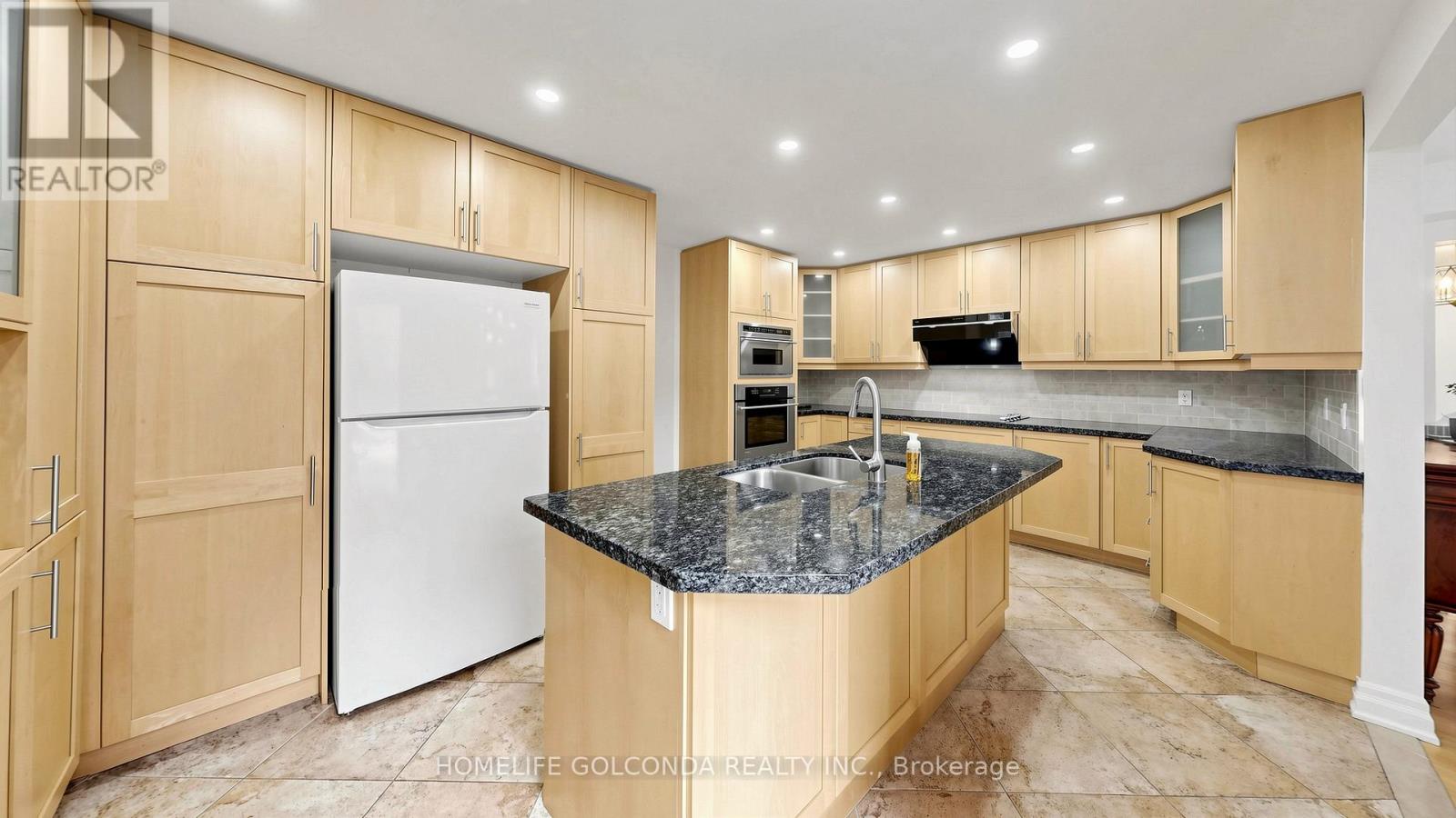 19 THORNBURY CIRCLE - 9