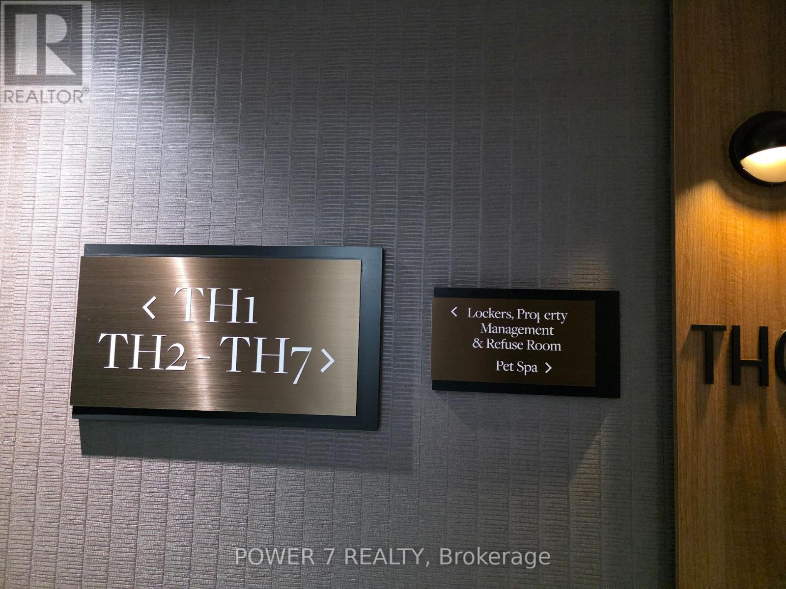 #49 21 PARK STREET E - 1