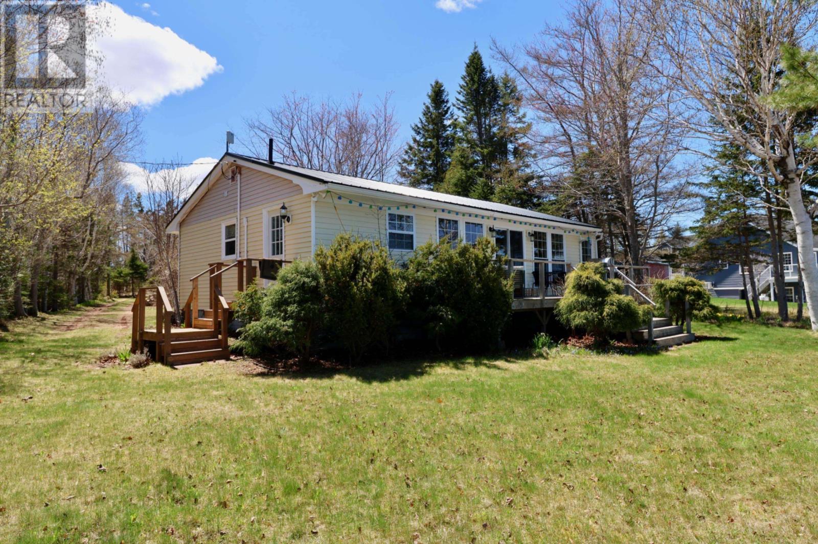122 Spruce Way - 2