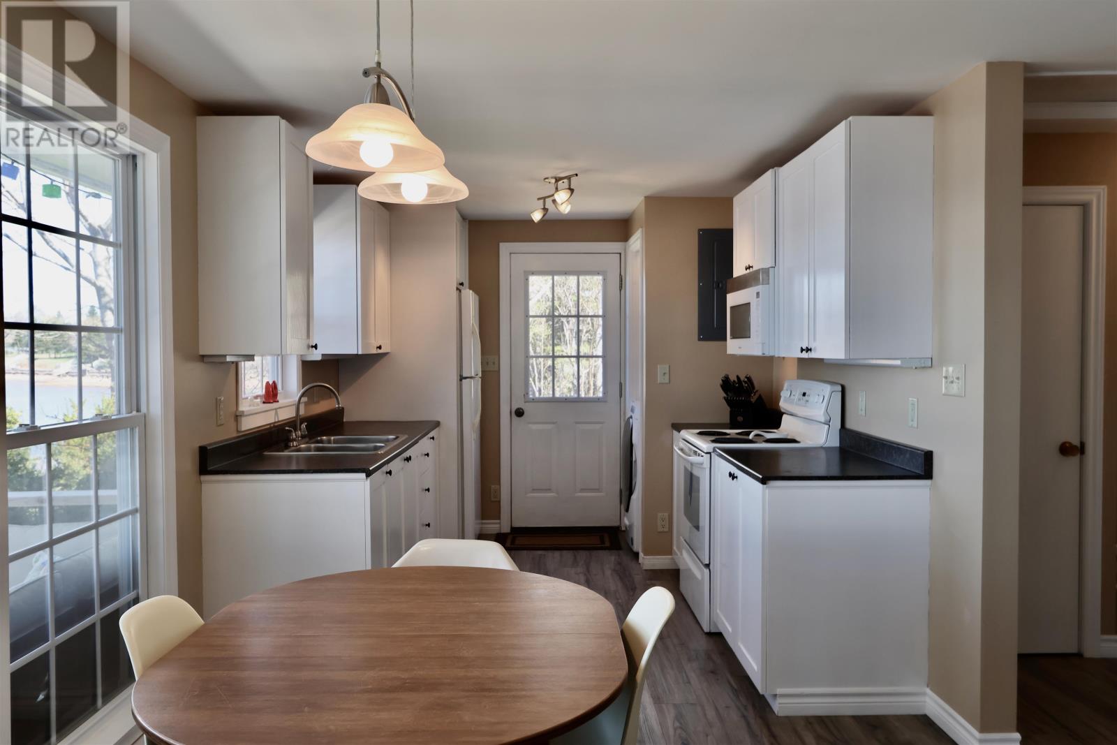 122 Spruce Way - 23