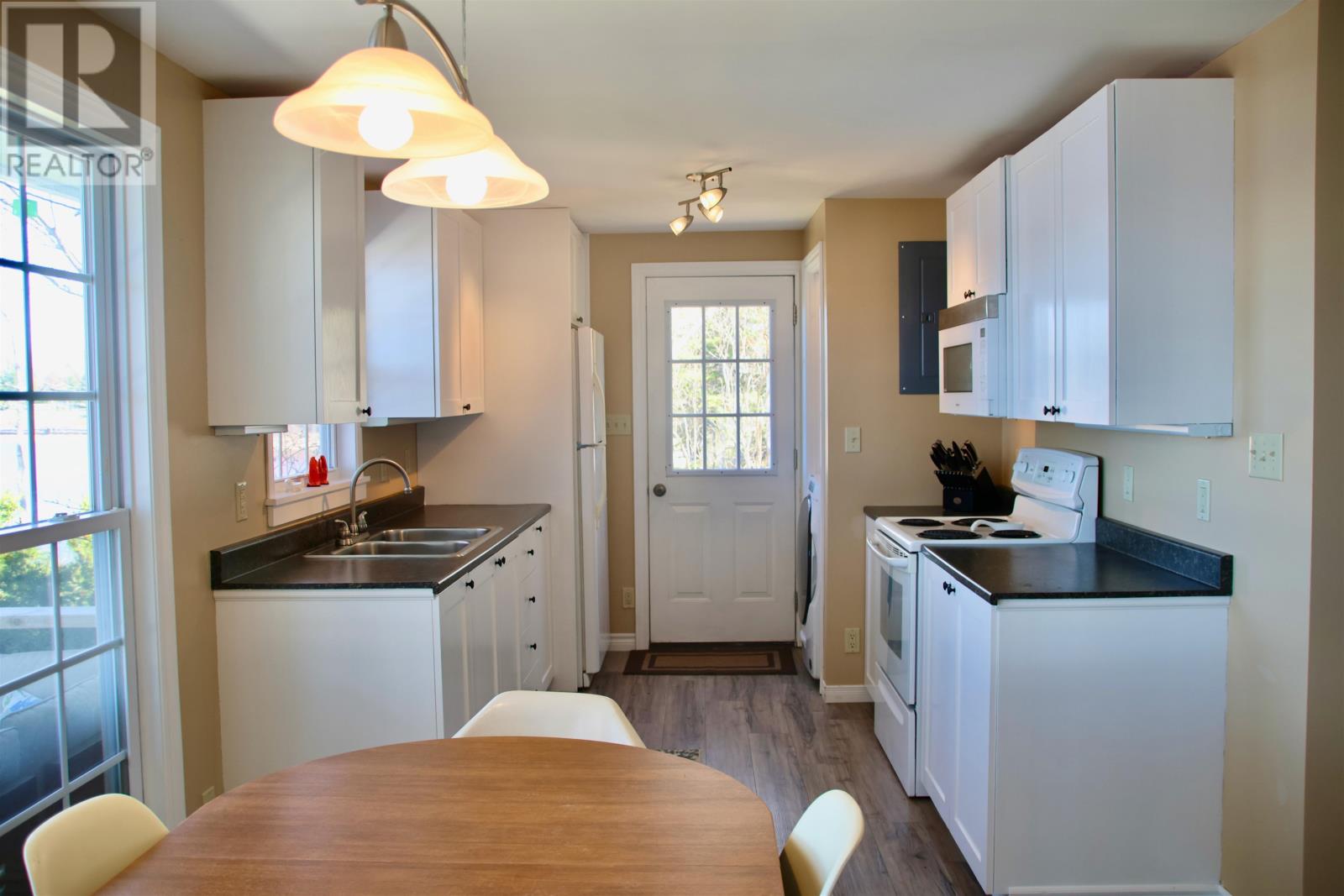 122 Spruce Way - 24