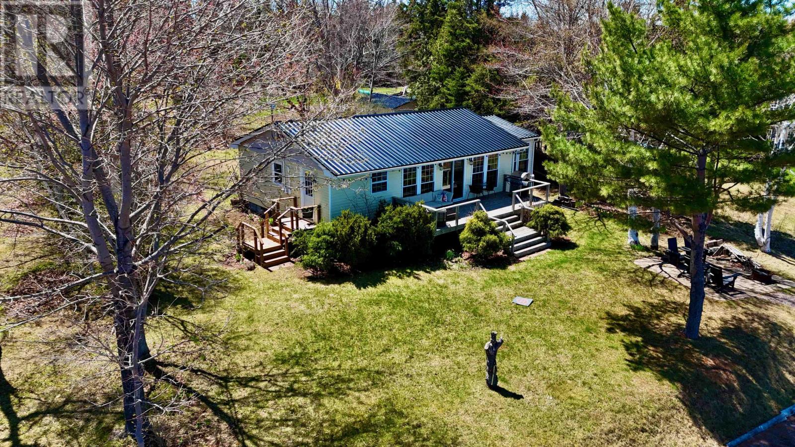 122 Spruce Way - 36