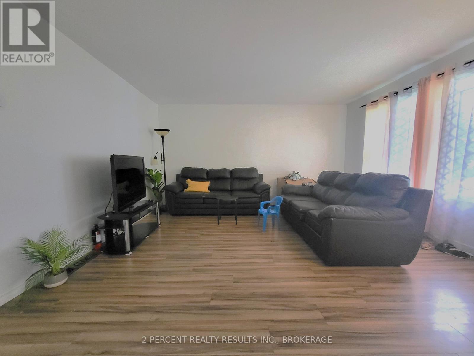 928 OAKVIEW AVENUE - 2