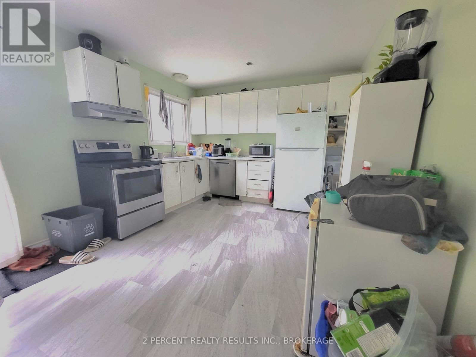 928 OAKVIEW AVENUE - 3