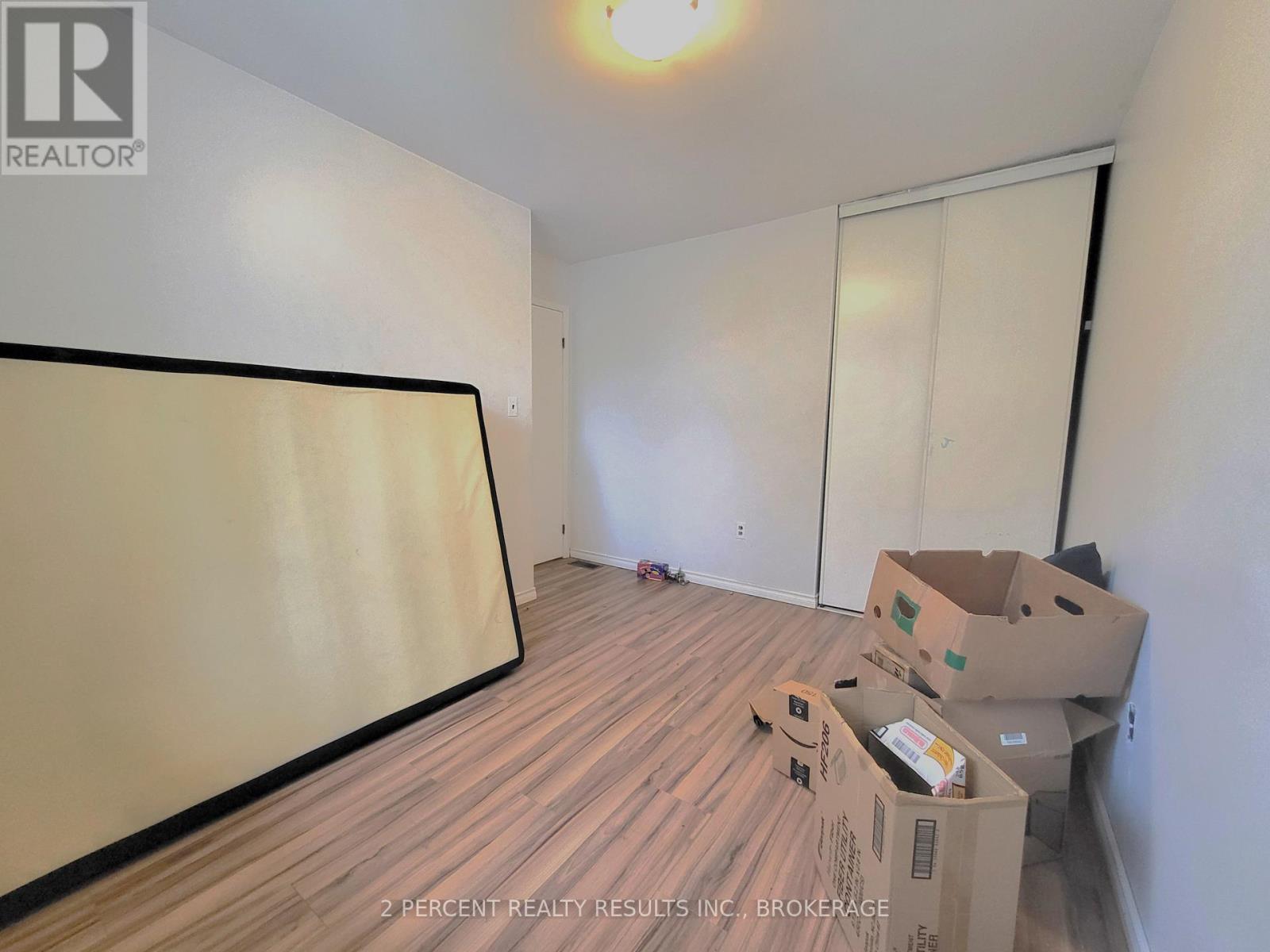 928 OAKVIEW AVENUE - 8