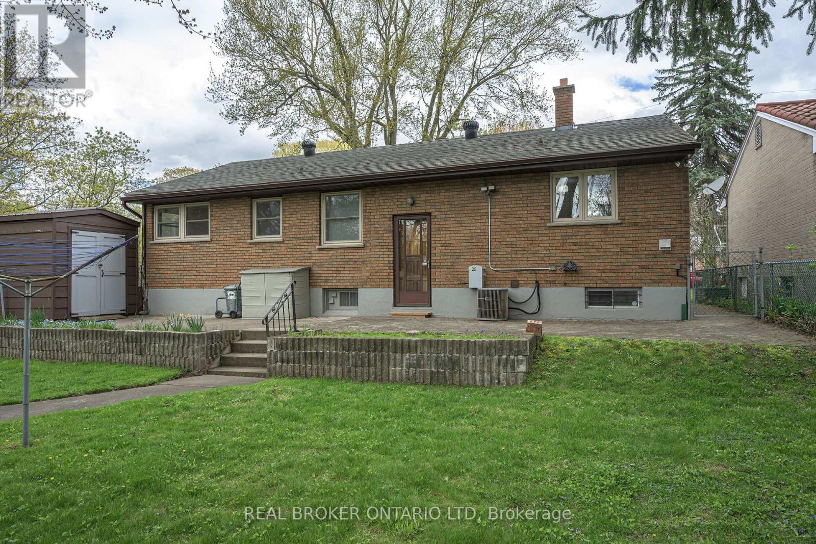 1863 HERBERT AVENUE - 31