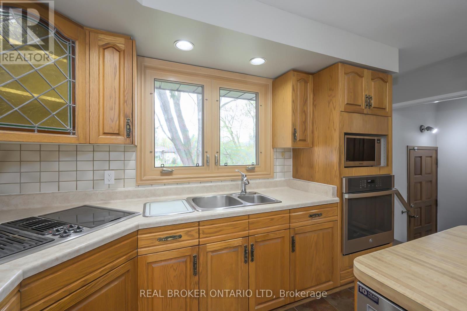 1863 HERBERT AVENUE - 7