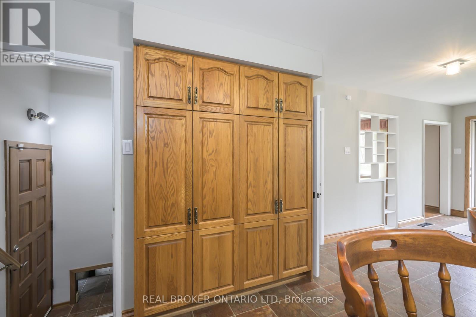 1863 HERBERT AVENUE - 8