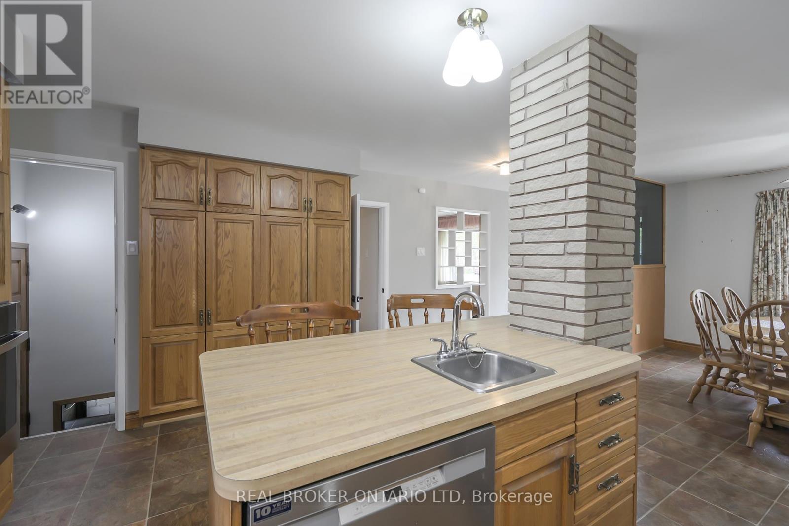1863 HERBERT AVENUE - 9